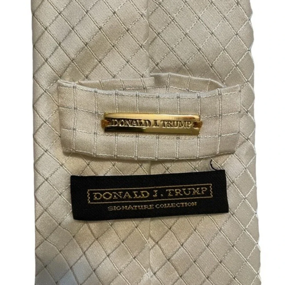 Donald J. Trump Signature Collection White Silk Diamond Tie